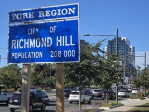 Richmond Hill 2 Population sign for Richmond Hill